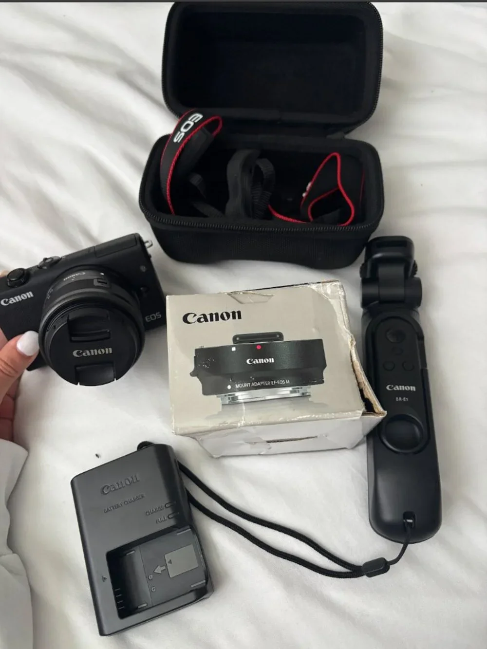 Canon EOS M200 Mirrorless Camera Bundle – Black | Great Condition